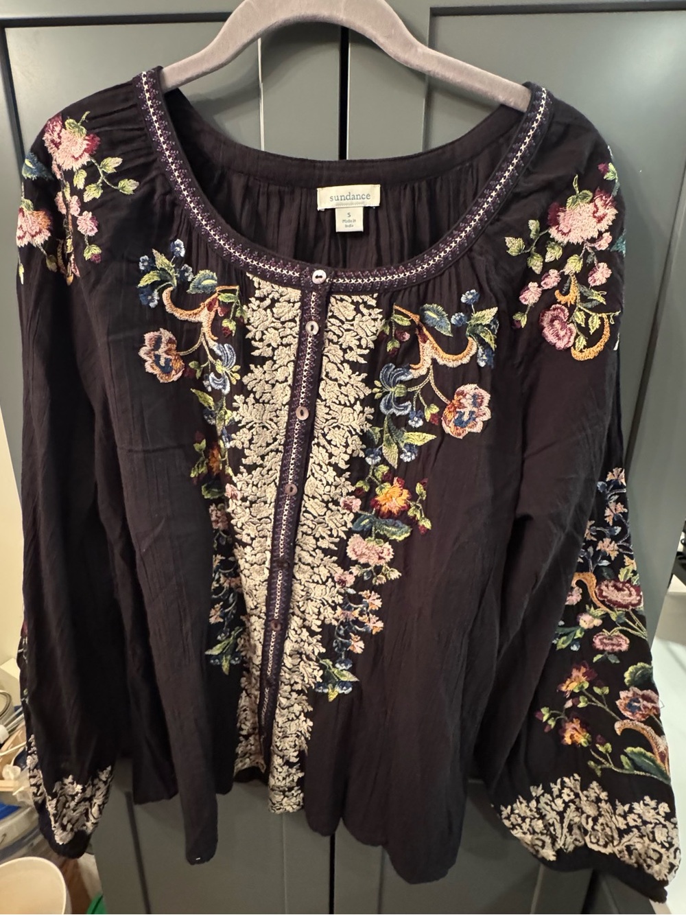 Sundance Embroidered Peasant Top Size Small (runs big - more like size Large)